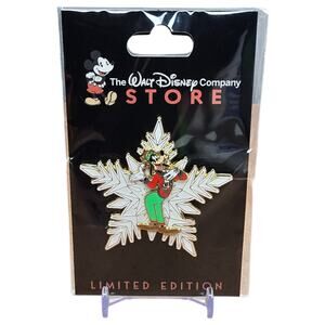 Disney Store Limited Edition Goofy Snowflake Pin - NEW